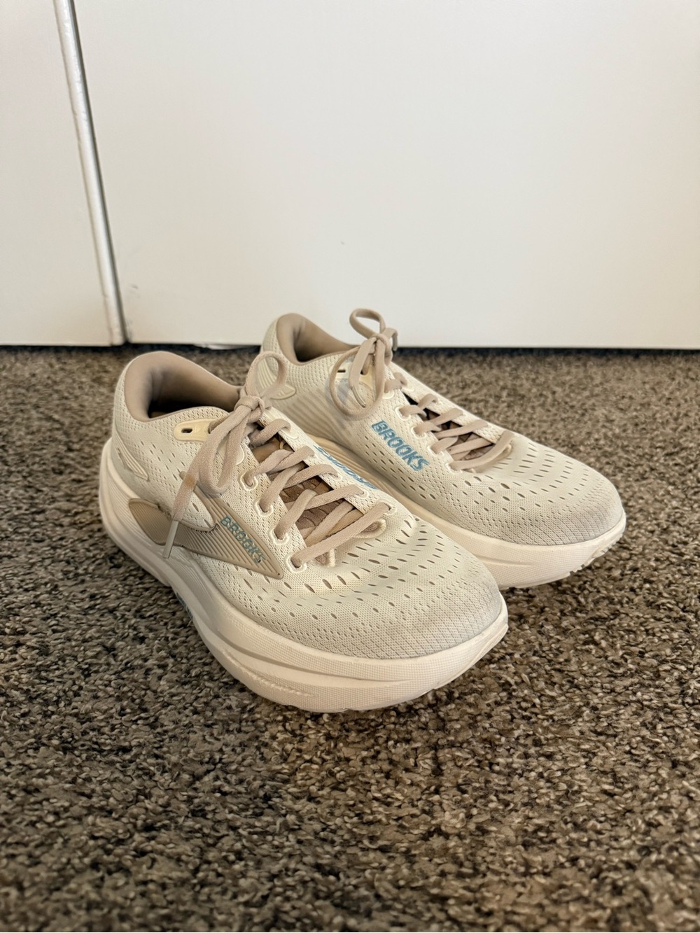 Brooks Women’s ghost max 3 Neutral Running Shoes - Light Beige chateau grey - Picture 1 of 7